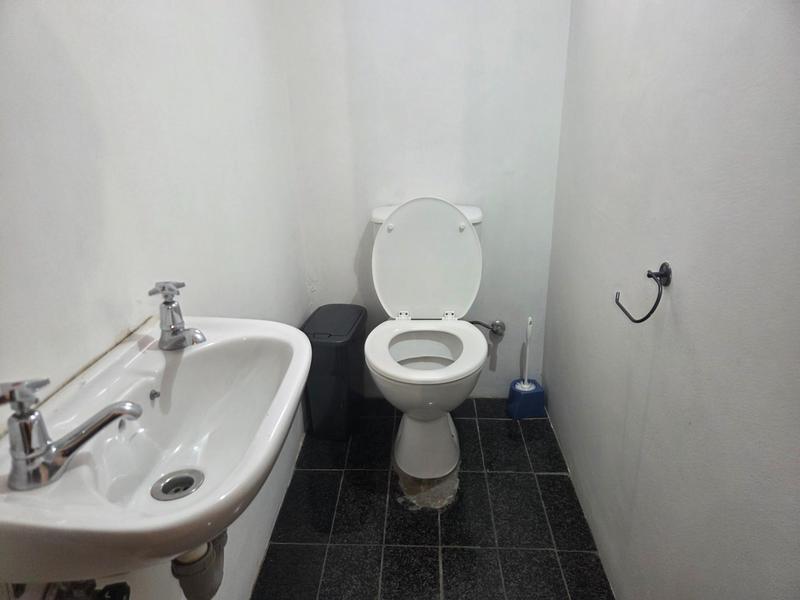 To Let 5 Bedroom Property for Rent in Woodstock Western Cape